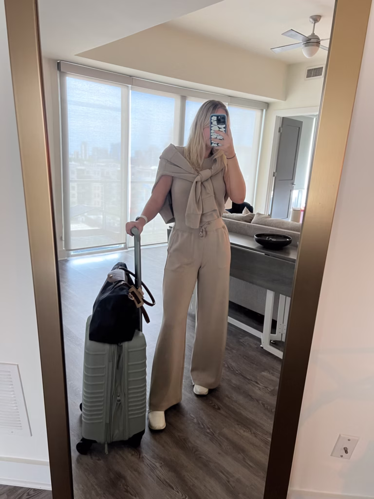 Wide legged trouser airport outfut